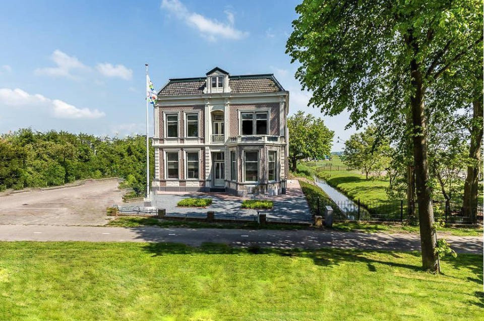 Bloomfeld mansion