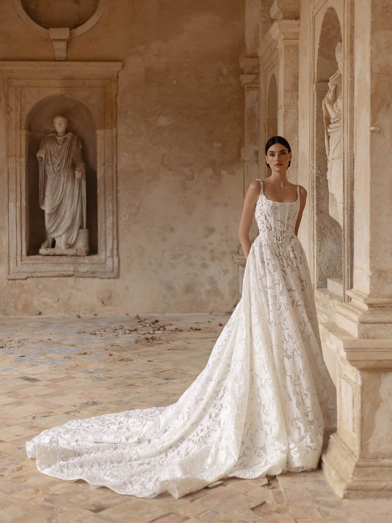Berta Couture Sevilla 26-06 front total