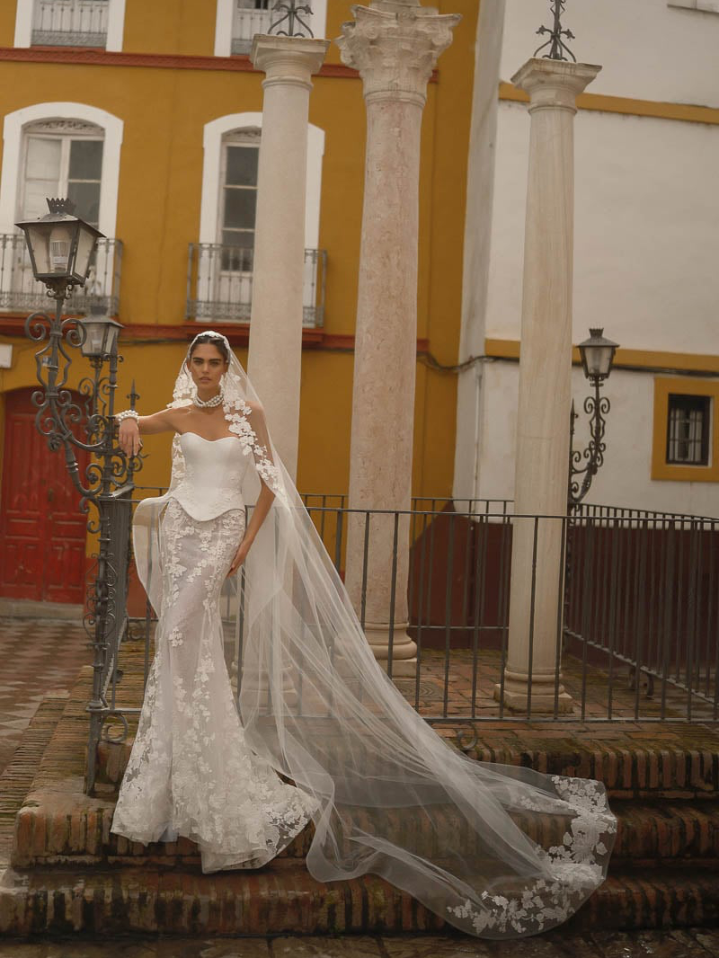 Trouwjurk Berta Privee no14 26-P03 front veil