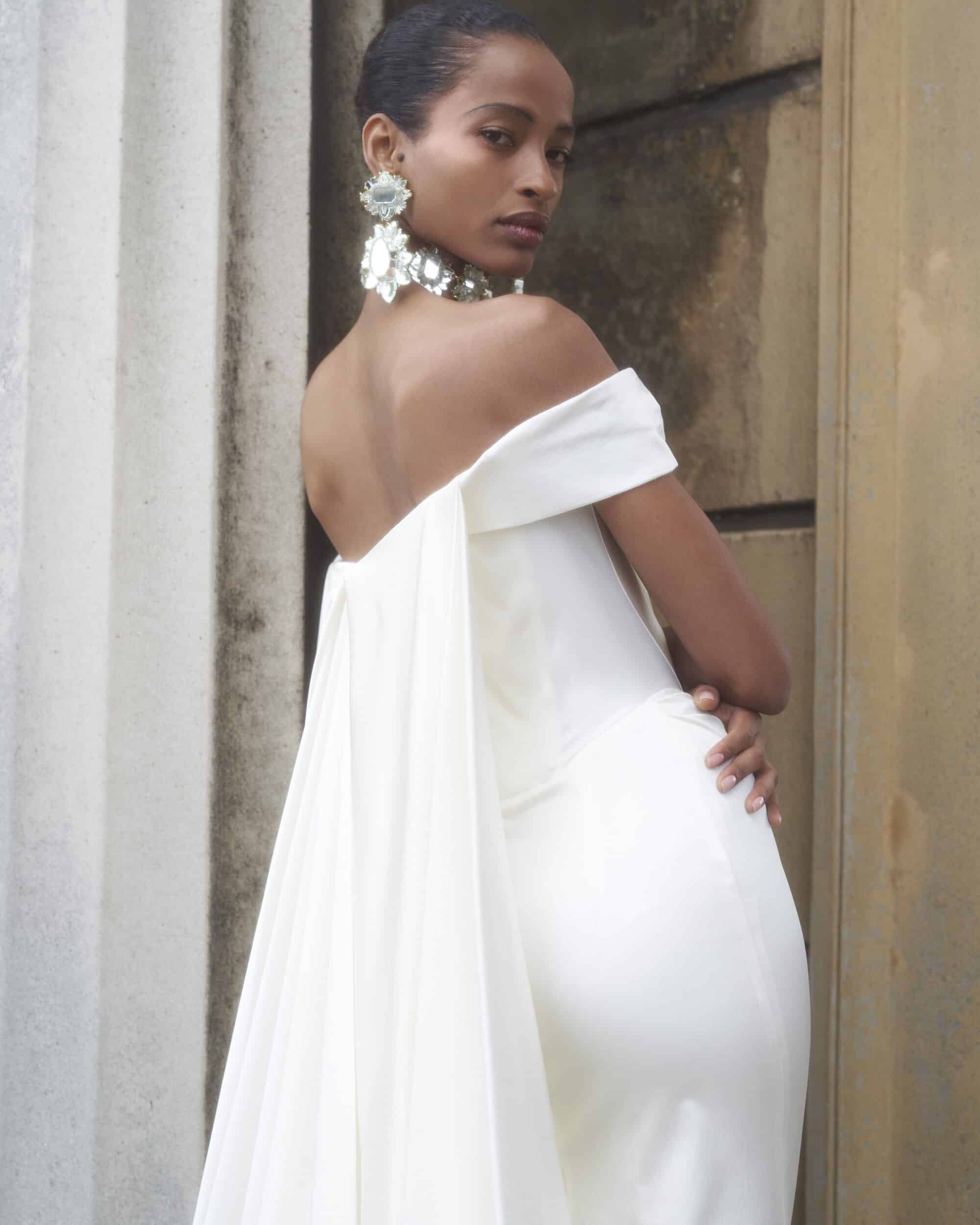 Nova Cora Galatea Watteau Train